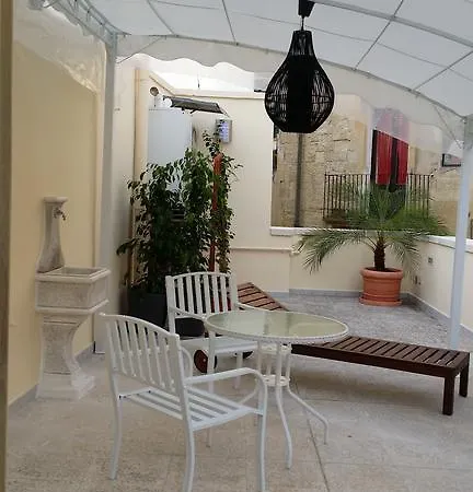 Bed and Breakfast La Casetta Pati Λέτσε